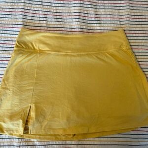 Womens Old Navy Powersoft Yellow Tennis Skirt, Size Large